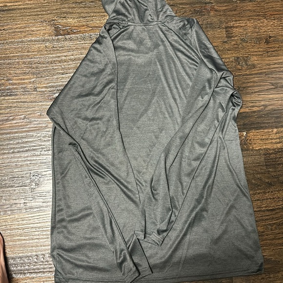 2 Under Armour Loose Fit HeatGear Performance Pullover in Size XL EUC - Picture 9 of 14